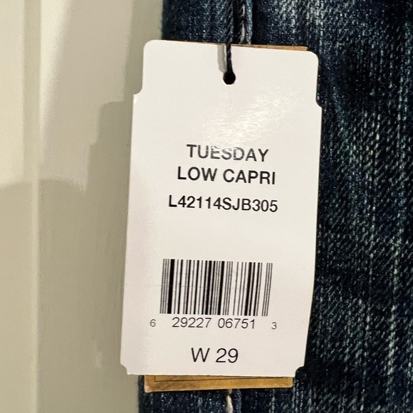 NEW NWT Tuesday Capri silver Jeans 29 - Picture 3 of 10